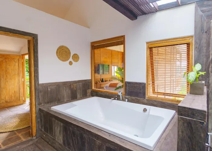 Ocean & Mountain View Villa, Waterfalls, Eco-luxe By Santrian * Munduk