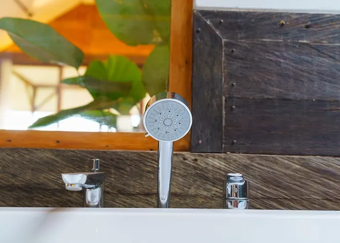 Hotel Ocean & Mountain View Villa, Waterfalls, Eco-luxe By Santrian *