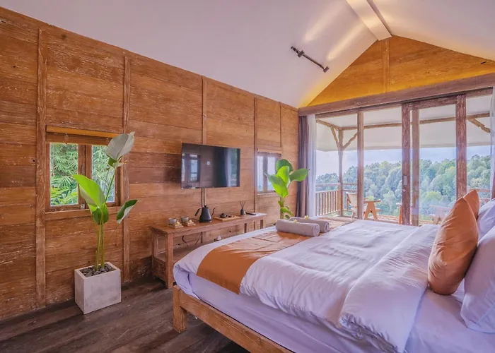 Ocean & Mountain View Villa, Waterfalls, Eco-luxe By Santrian * Munduk